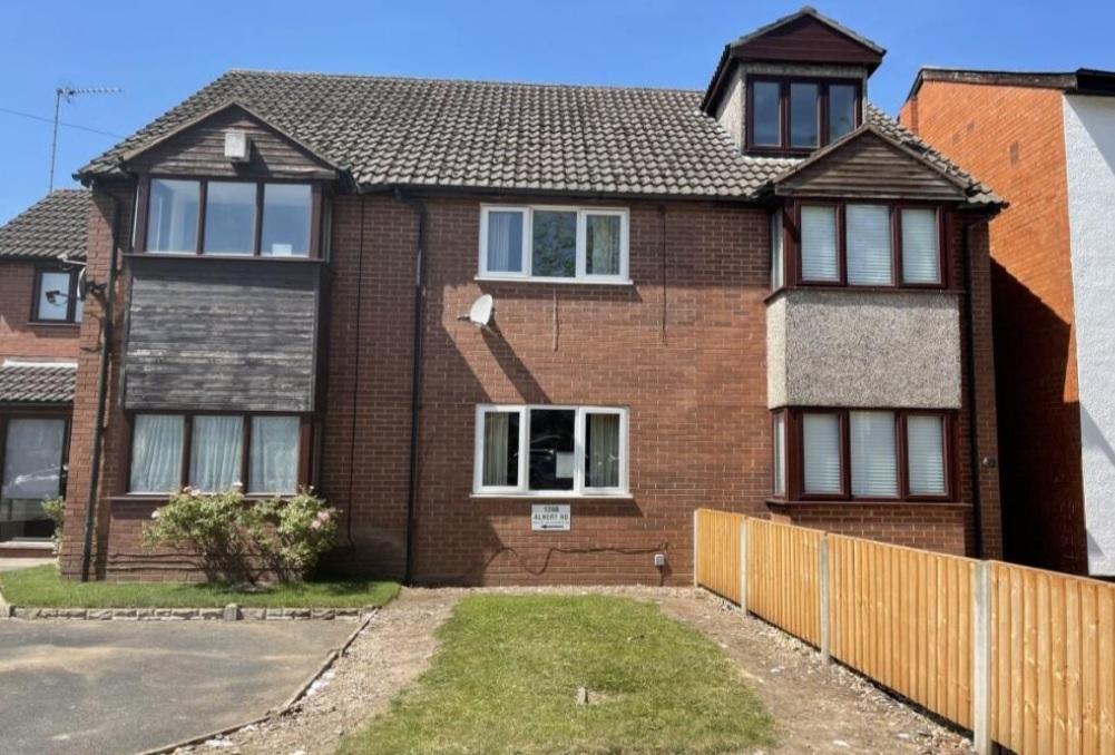 Albert Road, Stechford B33 2 bed terraced house £750 pcm (£173 pw)