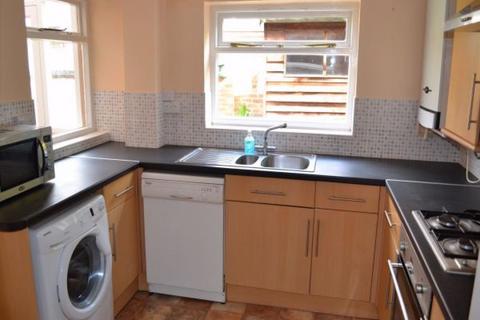 3 bedroom terraced house to rent, Rosebery Road, Exeter