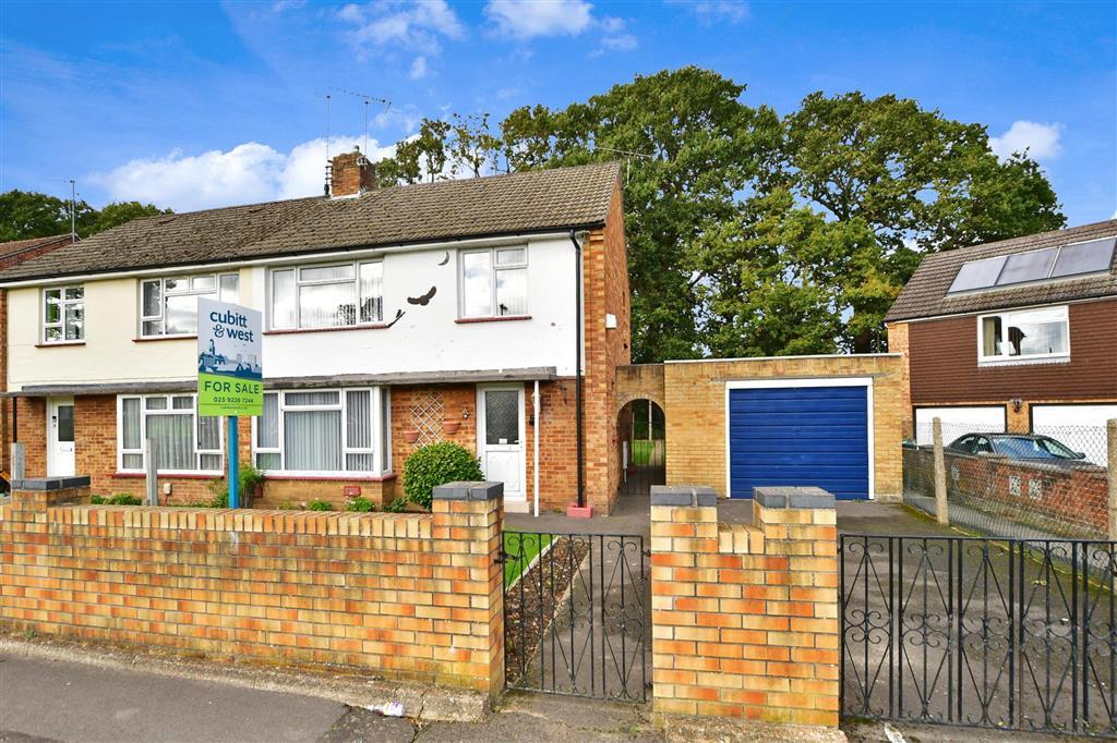 Bell Crescent, Waterlooville, Hampshire 3 bed semidetached house