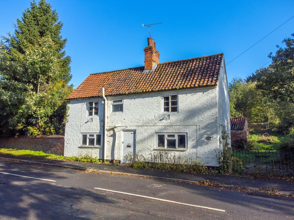 High Street, Saxby all Saints, BRGG DN20 2 bed detached house £150,000