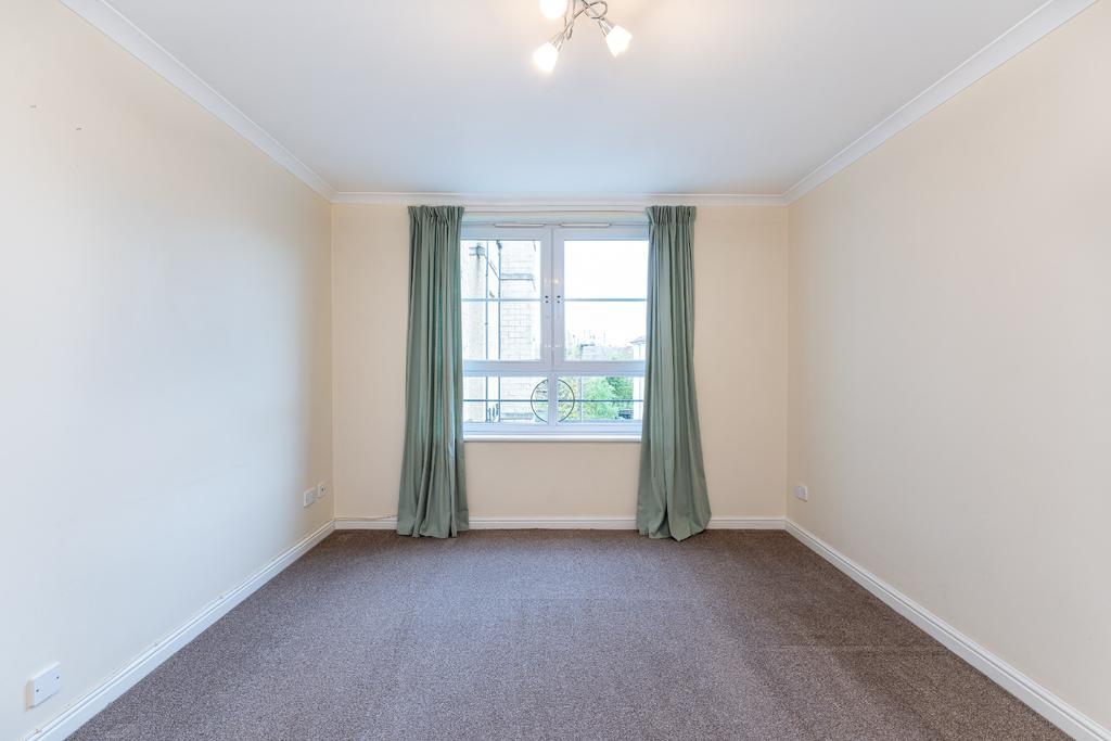 Inglis Green Gait, Longstone, Edinburgh, EH14 2 bed flat £170,000
