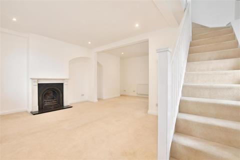3 bedroom semi-detached house for sale - Station Road, Chigwell, Essex