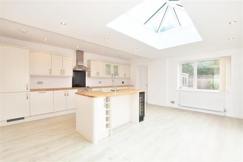 3 bedroom semi-detached house for sale - Station Road, Chigwell, Essex