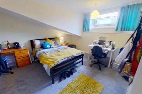 5 bedroom house to rent, Manor Drive, Hyde Park