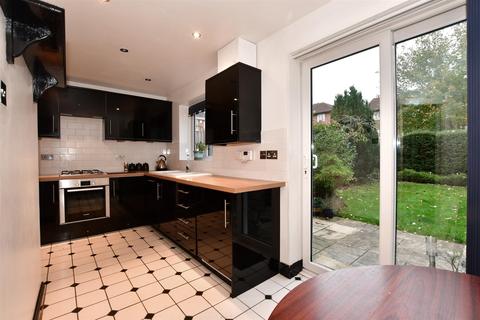 19 Hadleigh Drive, Sutton, SM2 5BF