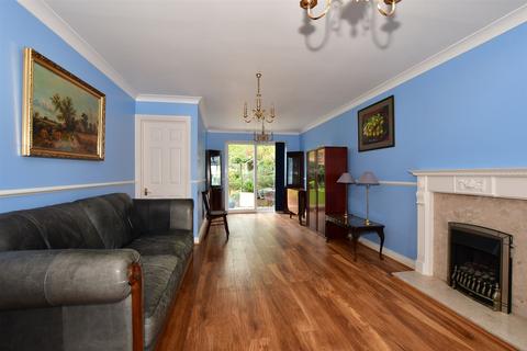19 Hadleigh Drive, Sutton, SM2 5BF