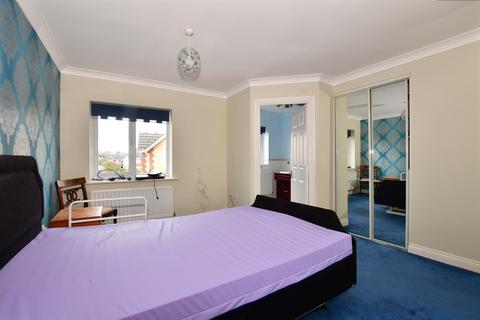 19 Hadleigh Drive, Sutton, SM2 5BF