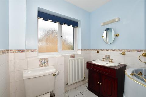 19 Hadleigh Drive, Sutton, SM2 5BF