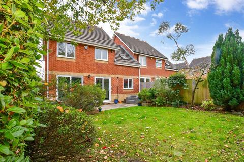 19 Hadleigh Drive, Sutton, SM2 5BF