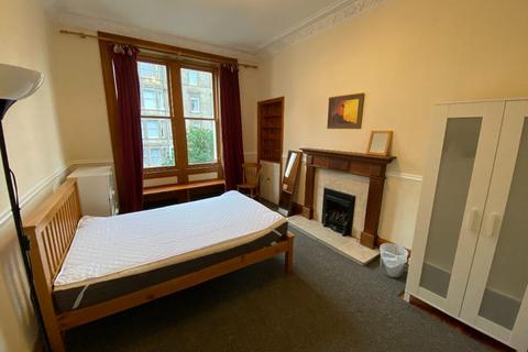 3 bedroom flat to rent, Montgomery Street, Edinburgh, EH7