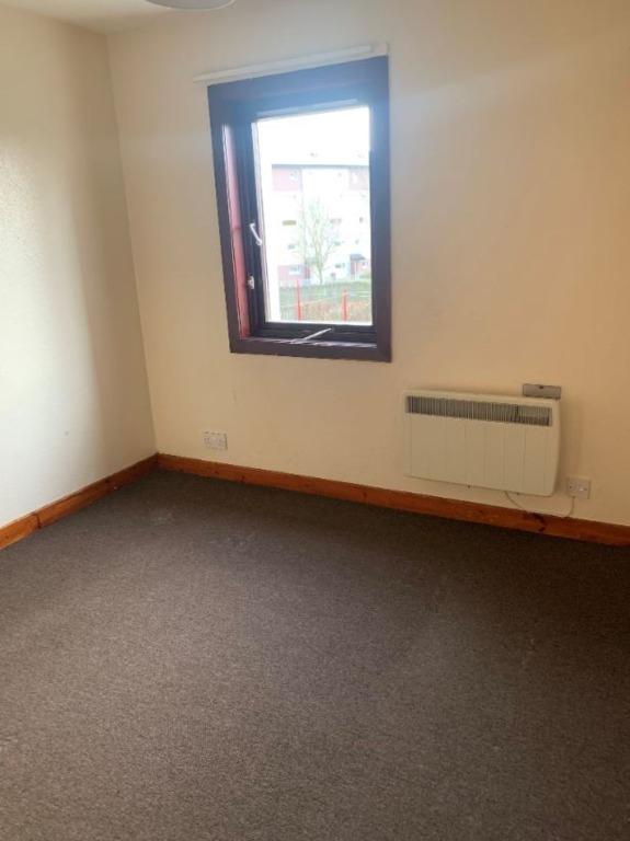 Red Admiral Court, Whitfield, Dundee... 1 bed flat £425 pcm (£98 pw)