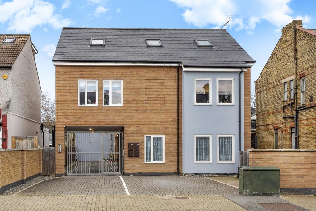 Ravenscroft Road Beckenham BR3 1 bed flat £1,150 pcm (£265 pw)