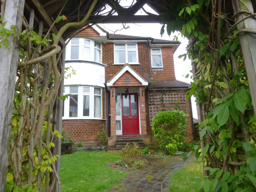 Chalkpit Lane, Dorking RH4 4 bed semidetached house £1,850 pcm (£427 pw)
