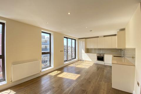 3 bedroom apartment to rent, King Court, Dod Street, Tower Hamlets, E14