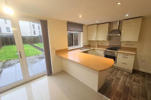 4 bedroom townhouse to rent, Midhope Drive, Oatlands, Glasgow