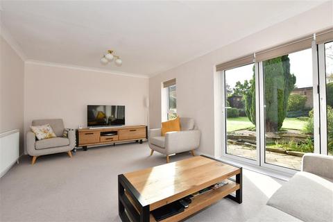 51 Capelands, New Ash Green, Longfield, DA3 8LQ