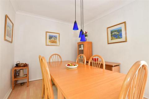 51 Capelands, New Ash Green, Longfield, DA3 8LQ