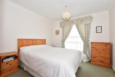 51 Capelands, New Ash Green, Longfield, DA3 8LQ