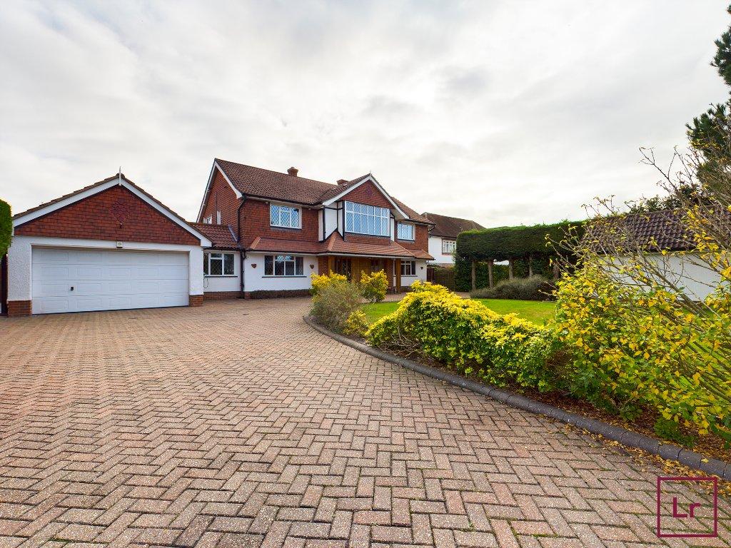 The Drive, Ickenham, Uxbridge, Middlesex, UB10 4 bed detached house for
