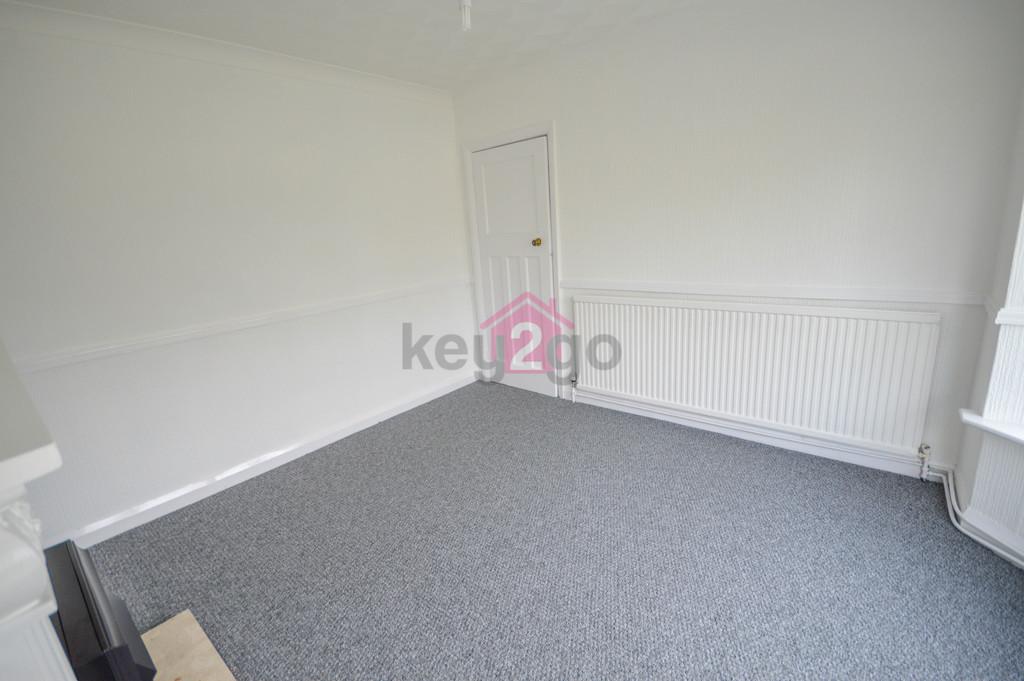 Robin Lane, Beighton 3 bed semidetached house £625 pcm (£144 pw)