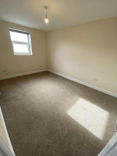 2 bedroom flat to rent, Woodthorpe Road, Ashford