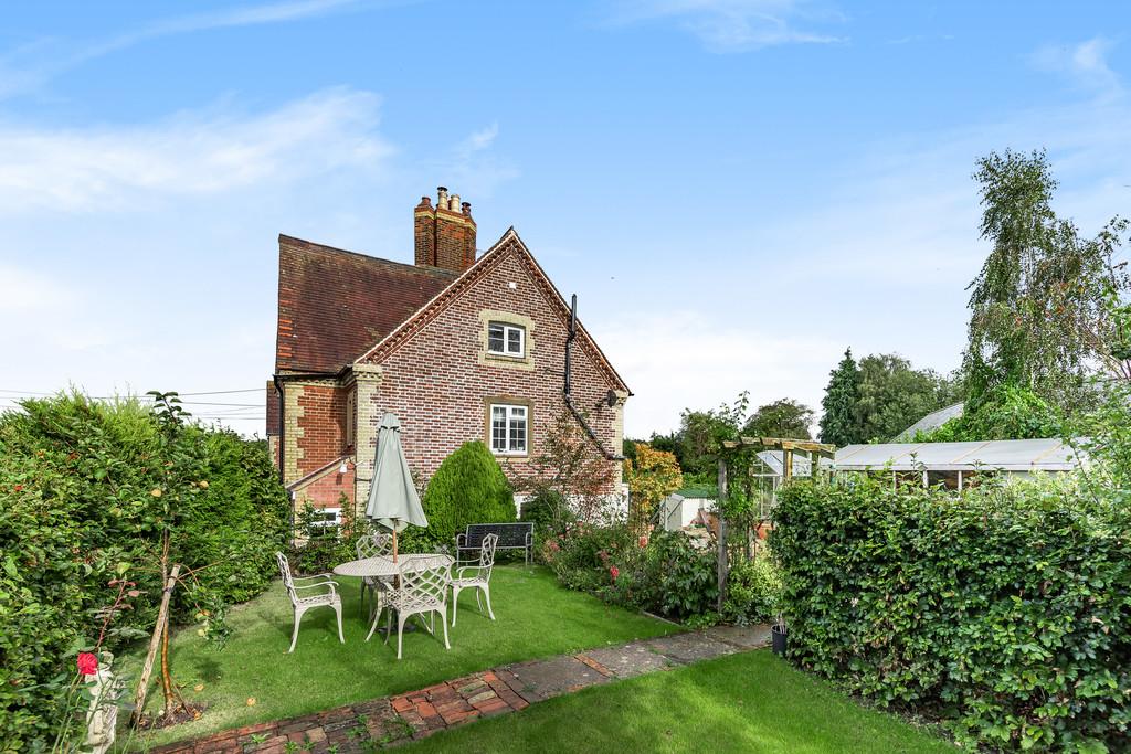 Brickfields, West Malling 4 bed end of terrace house £499,995