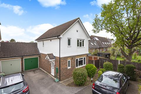 5 Burdens, Headcorn, Ashford, TN27 9SG