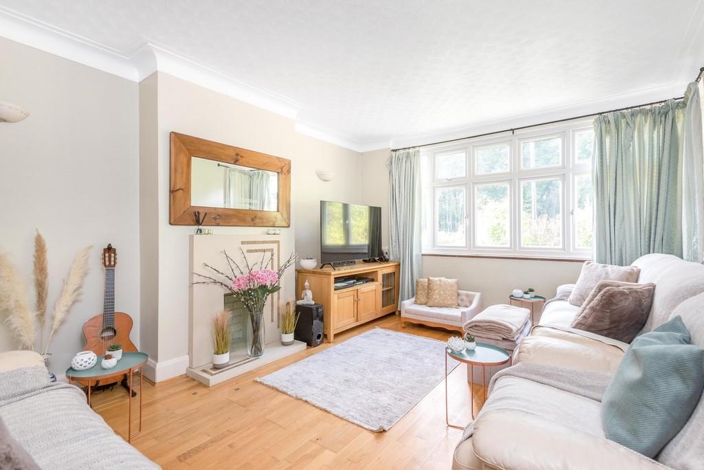 Crown Woods Way, Eltham Heights SE9 3 bed semidetached house £650,000