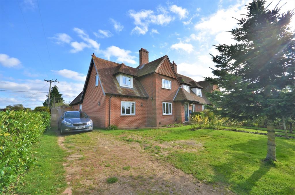 Crepping Hall Road, Wakes Colne, CO6 2AL 3 bed semidetached house £