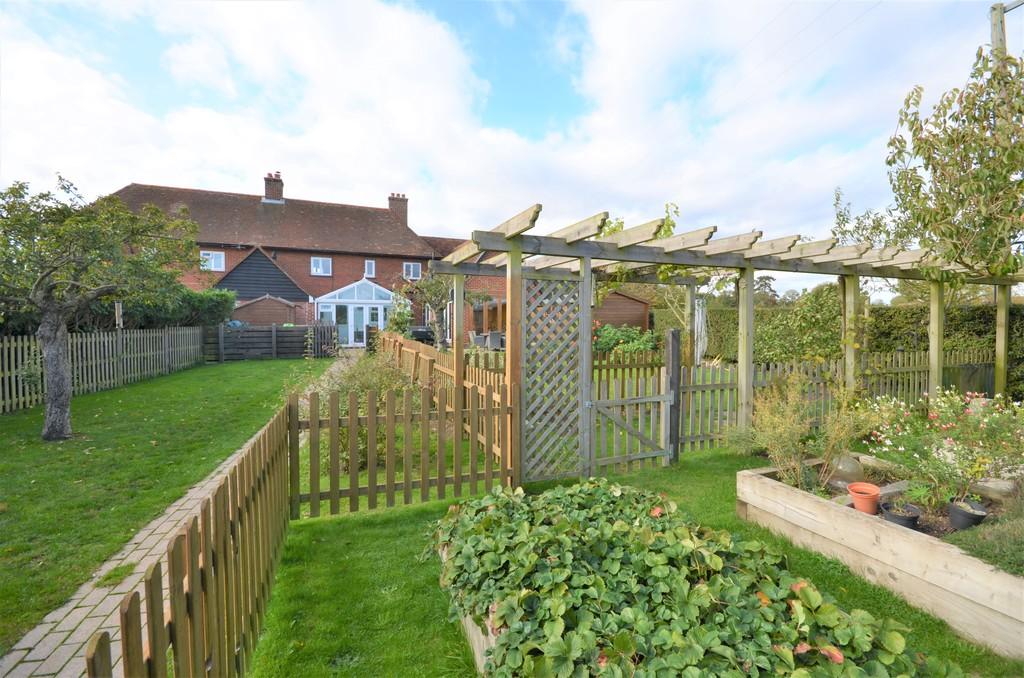 Crepping Hall Road, Wakes Colne, CO6 2AL 3 bed semidetached house £