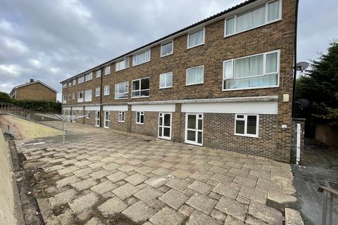 2 bedroom ground floor flat to rent, Knightwood Road, Hythe