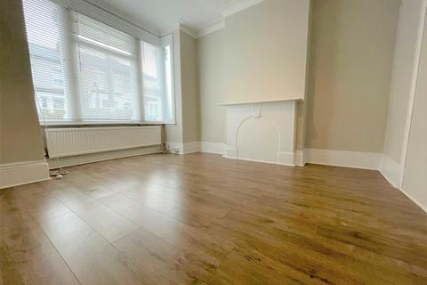 4 bedroom terraced house to rent, St Albans Crescent, London N22