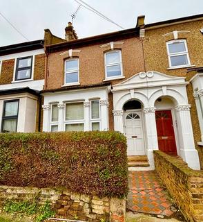 4 bedroom terraced house to rent, St Albans Crescent, London N22