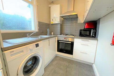 4 bedroom terraced house to rent, St Albans Crescent, London N22