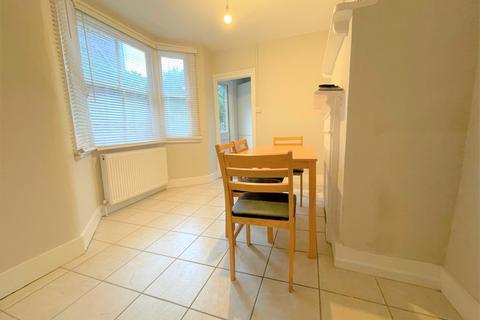 4 bedroom terraced house to rent, St Albans Crescent, London N22