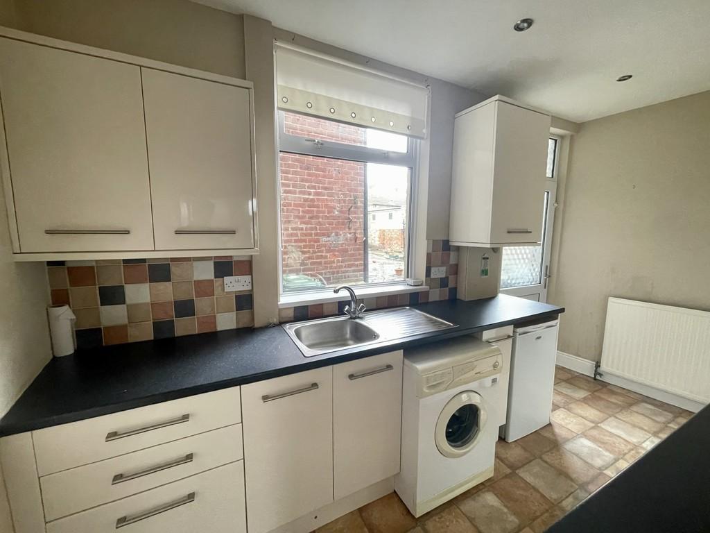 Healey Lane, BATLEY, West Yorkshire 2 bed terraced house to rent £750