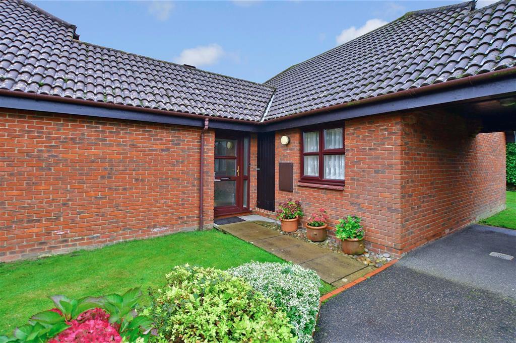 Bramley Court, Marden, Kent, Kent 2 bed semidetached bungalow £230,000