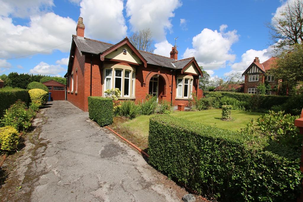Liverpool Road, Hutton, Preston, PR4 3 bed detached bungalow £279,950