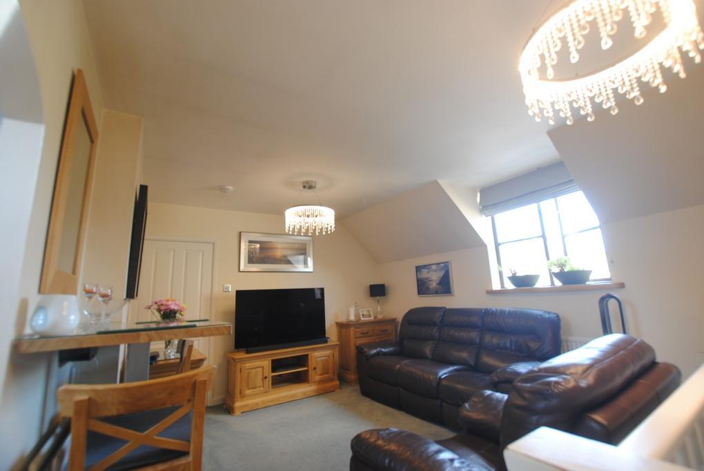 Snowshill Drive, Witney, Oxon, OX28 5GS 2 bed detached house £895 pcm