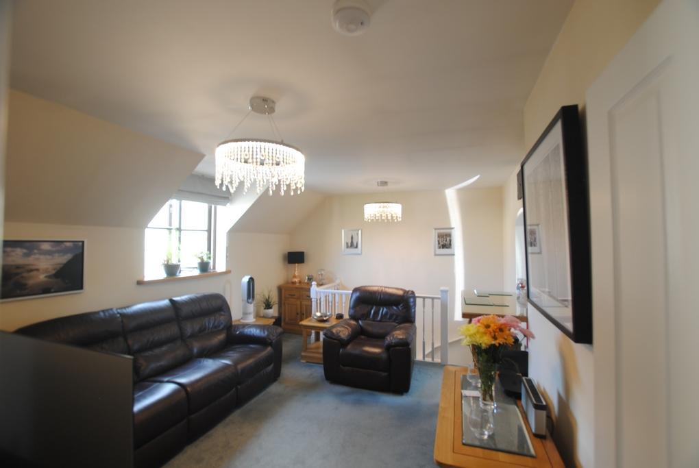 Snowshill Drive, Witney, Oxon, OX28 5GS 2 bed detached house £895 pcm