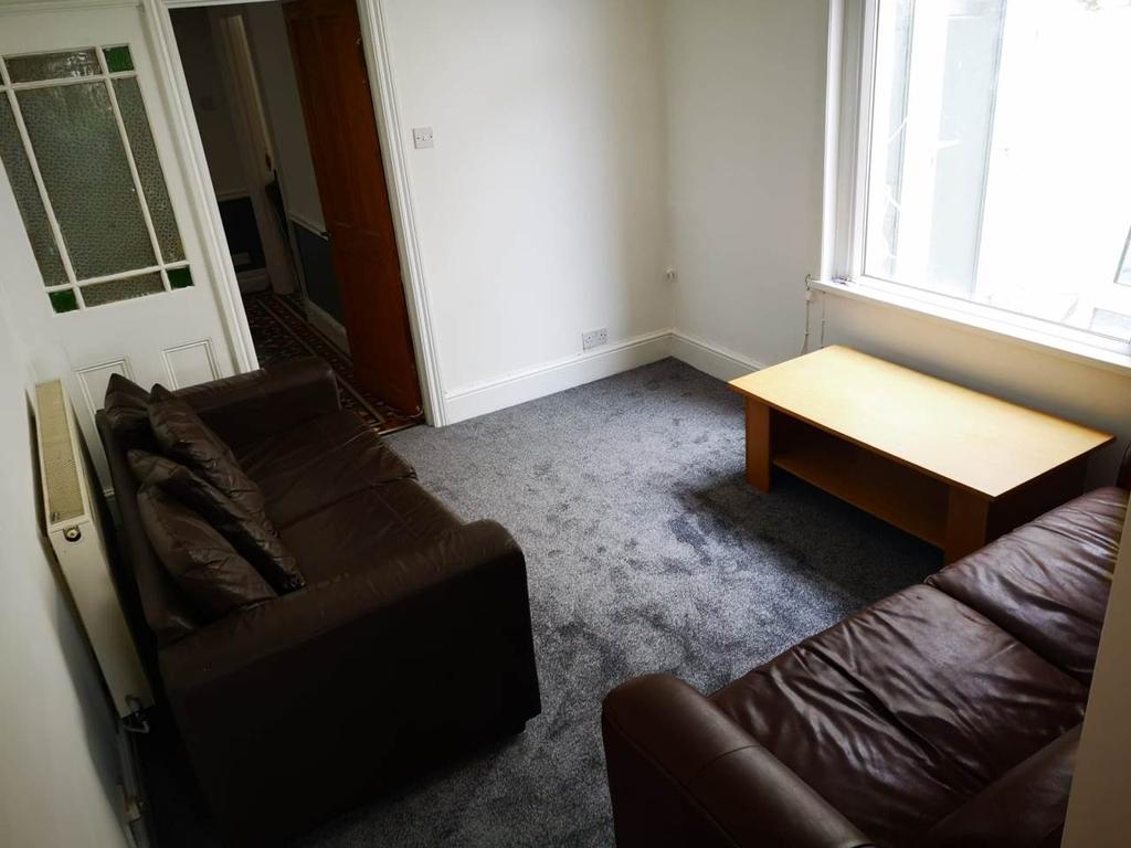 Summerfield Avenue, Heath, Cardiff 5 bed house £1,750 pcm (£404 pw)