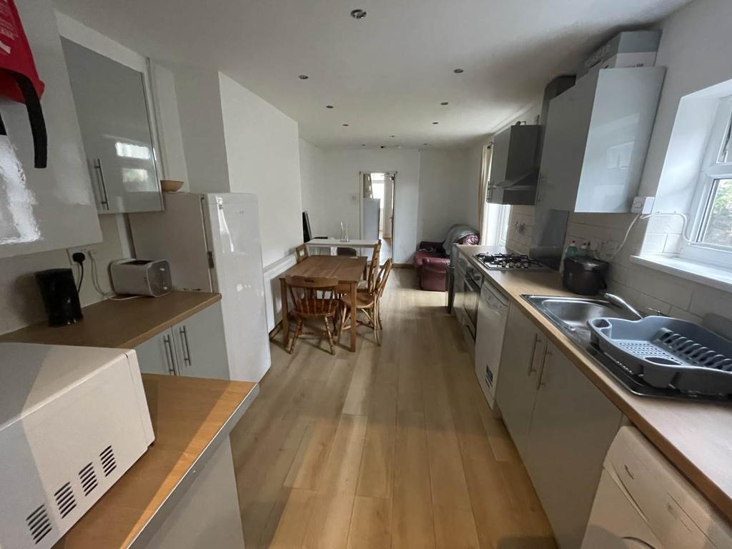 Llantrisant Street, Cathays, Cardiff 5 bed house £1,750 pcm (£404 pw)