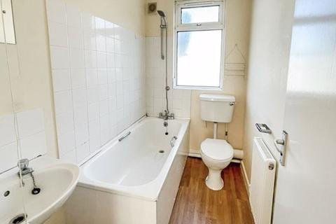 106f Clarence Road, London, E5 8HB