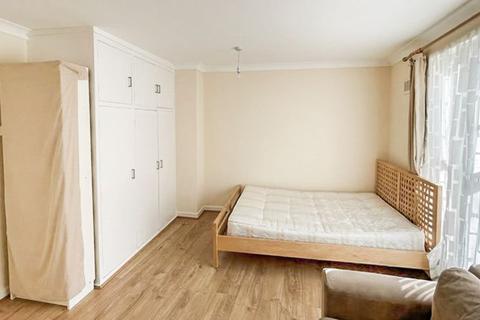 106f Clarence Road, London, E5 8HB
