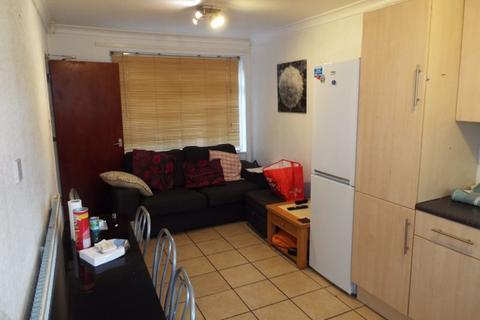 1 bedroom in a house share to rent - Leahurst Crescent, Harborne, Birmingham, B17 0LD