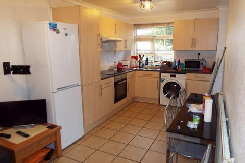 1 bedroom in a house share to rent - Leahurst Crescent, Harborne, Birmingham, B17 0LD