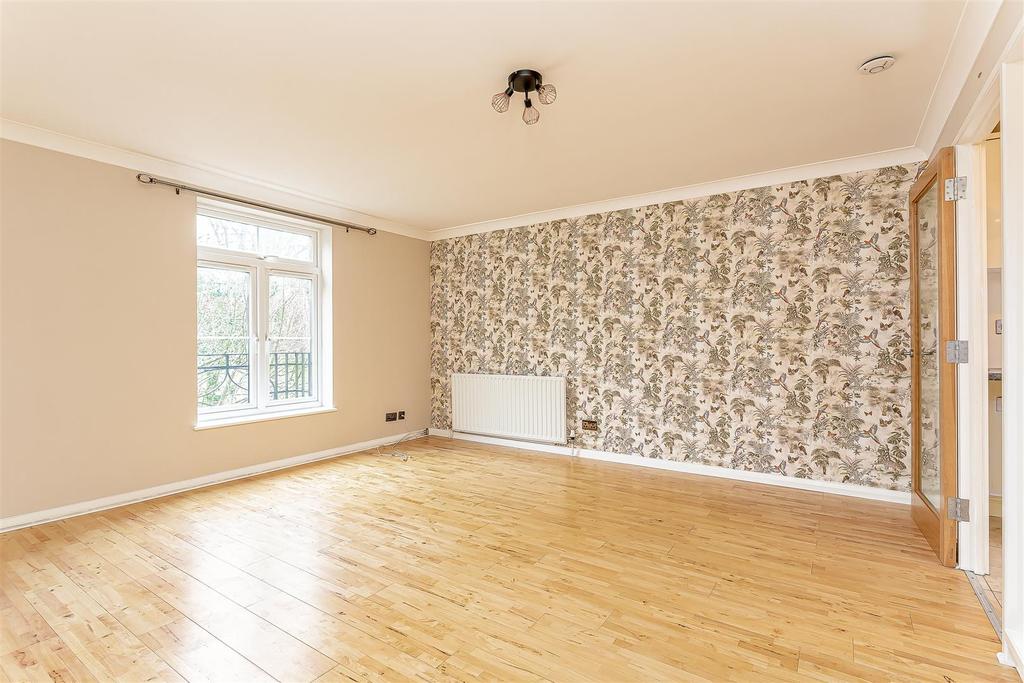 34 Kingswood Drive, Sutton 1 bed apartment £975 pcm (£225 pw)