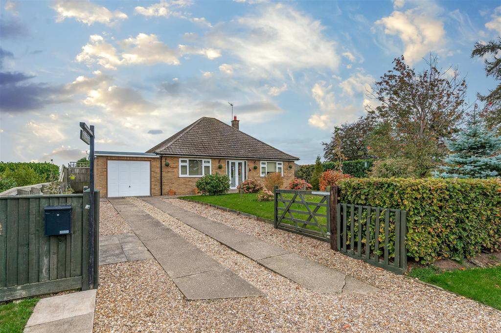 Northorpe Road, Halton Holegate, Spilsby 3 bed detached bungalow £310,000