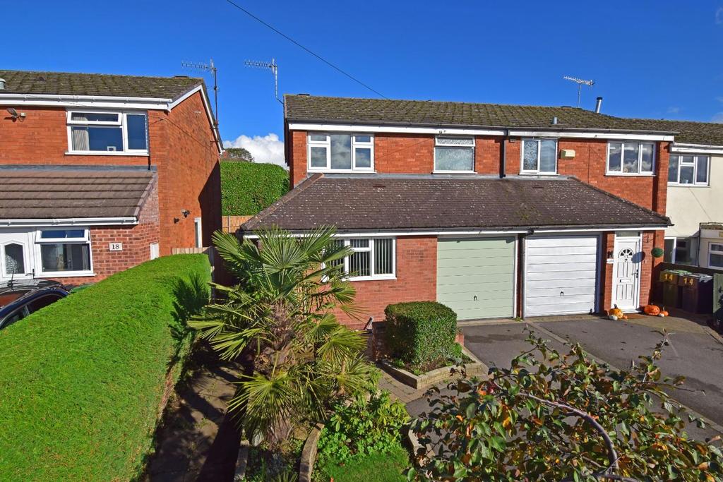 16 Silverdale, Bromsgrove... 3 bed end of terrace house £245,000