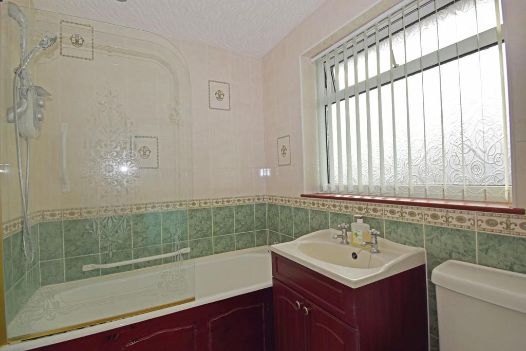 16 Silverdale, bathroom.jpg